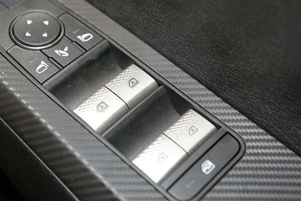 2024 Mitsubishi Outlander LS ZM