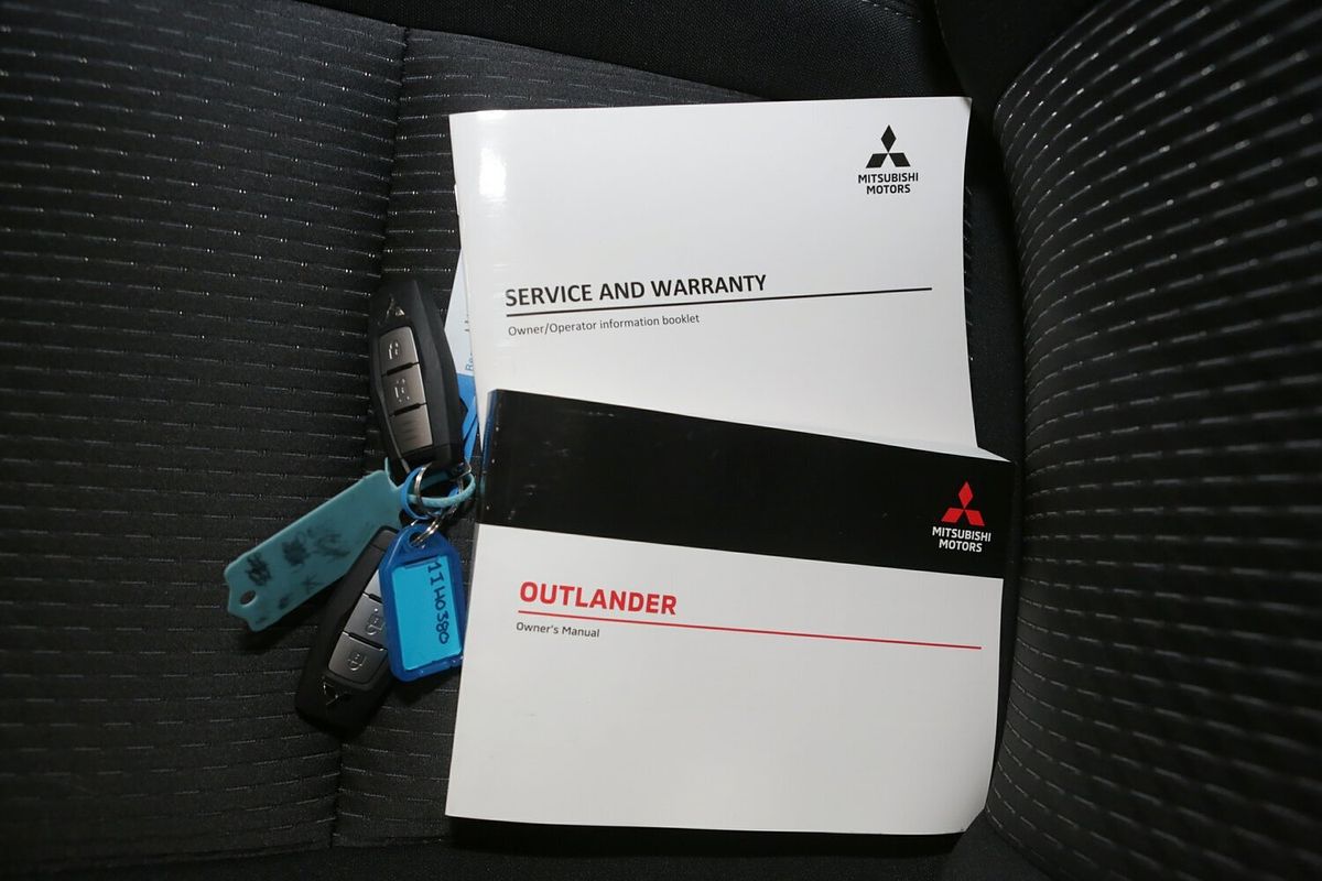 2024 Mitsubishi Outlander LS ZM