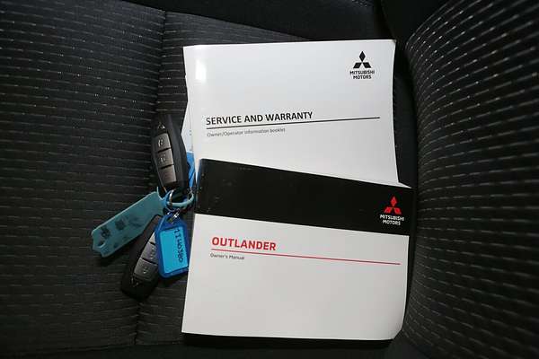 2024 Mitsubishi Outlander LS ZM