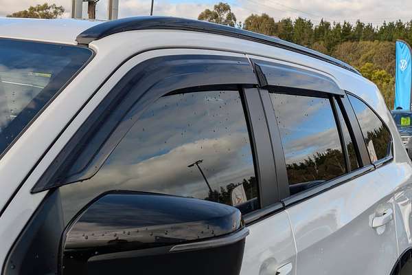 2025 Isuzu MU-X X-TERRAIN