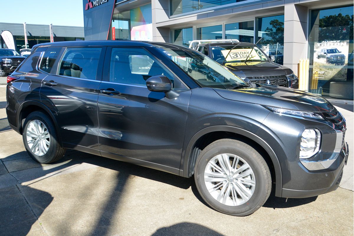 2024 Mitsubishi Outlander ES ZM