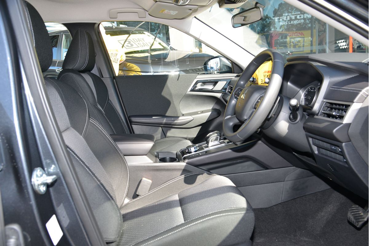 2024 Mitsubishi Outlander ES ZM