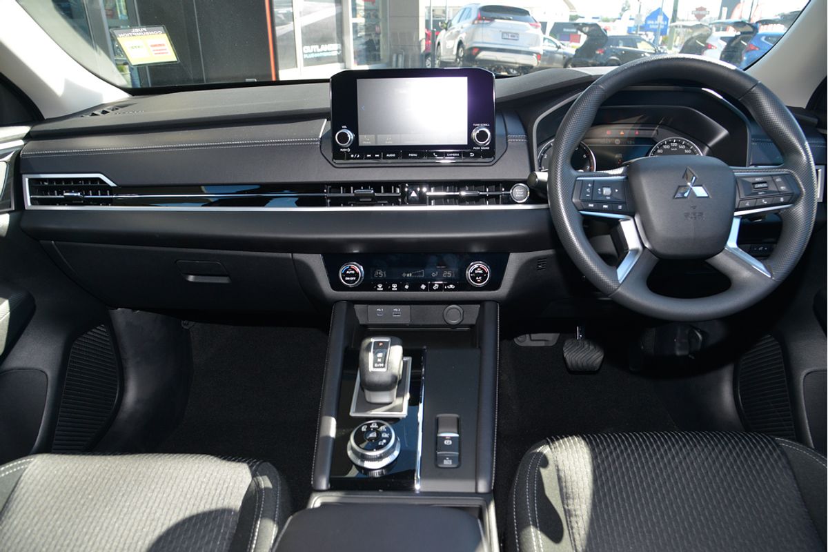 2024 Mitsubishi Outlander ES ZM