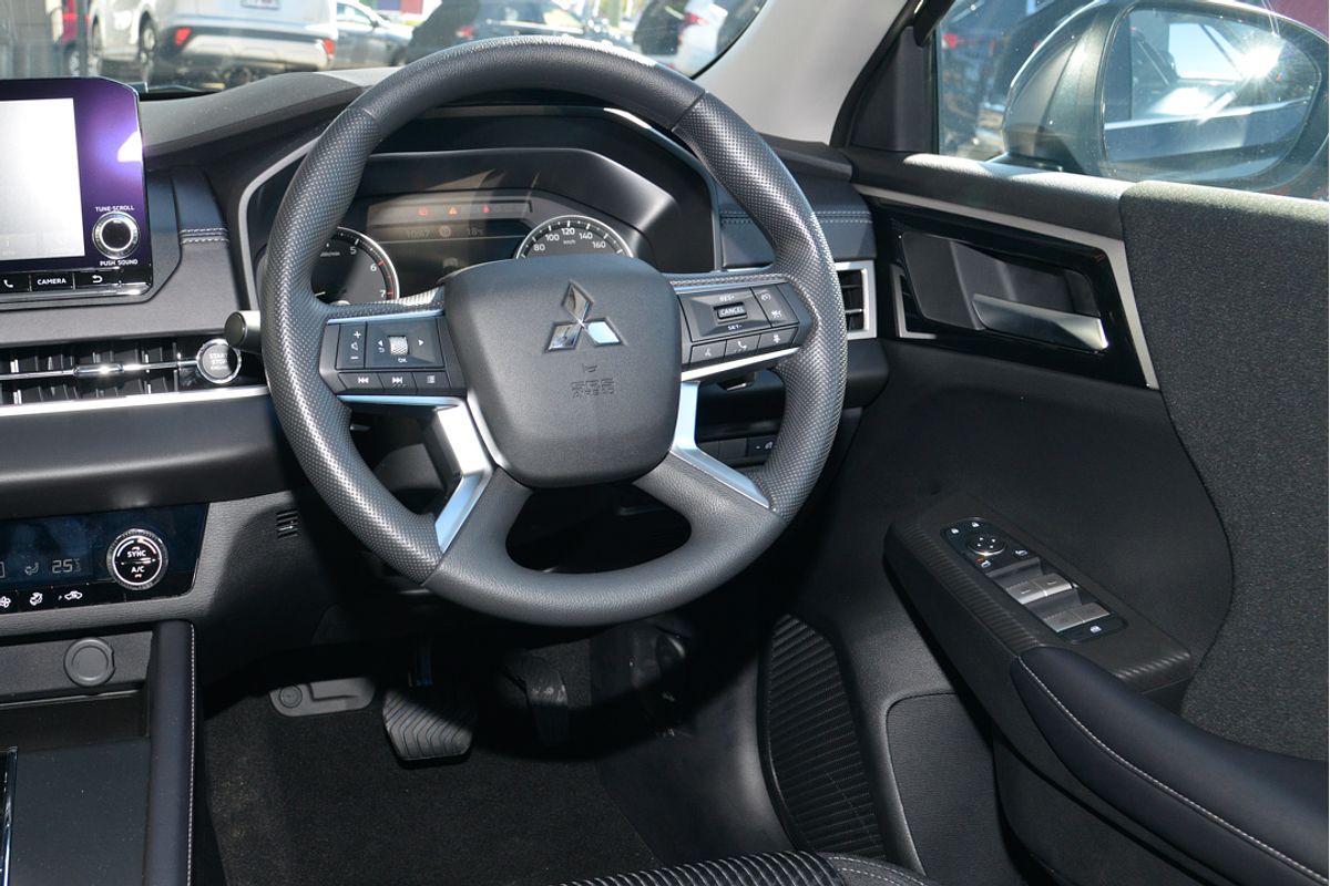 2024 Mitsubishi Outlander ES ZM