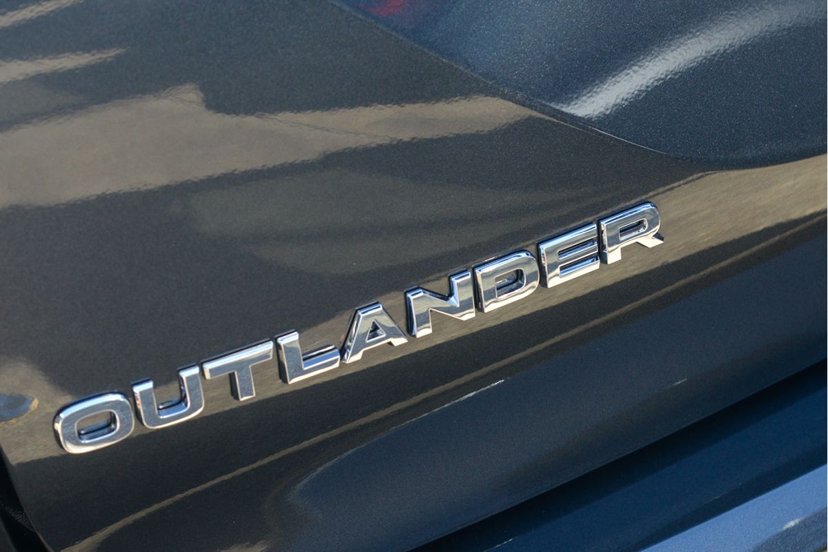 2024 Mitsubishi Outlander ES ZM