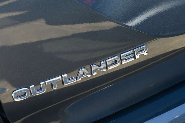 2024 Mitsubishi Outlander ES ZM