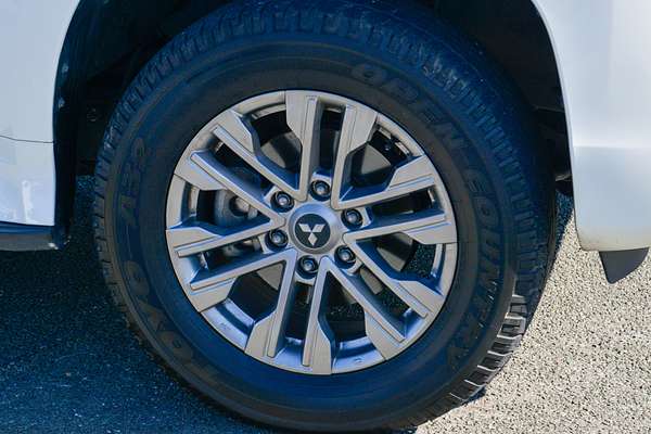 2024 Mitsubishi Pajero Sport GLX QF