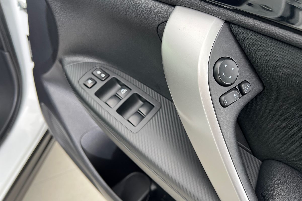 2024 Mitsubishi Eclipse Cross PHEV ES YB
