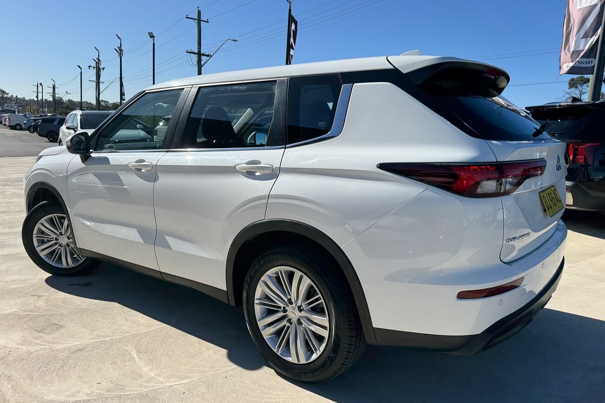 2023 Mitsubishi Outlander ES ZM