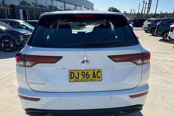 2023 Mitsubishi Outlander ES ZM
