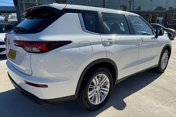 2023 Mitsubishi Outlander ES ZM