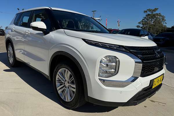 2023 Mitsubishi Outlander ES ZM