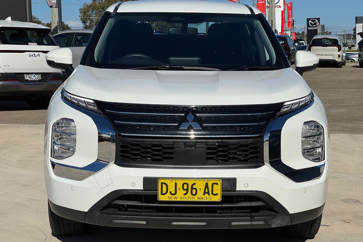 2023 Mitsubishi Outlander ES ZM