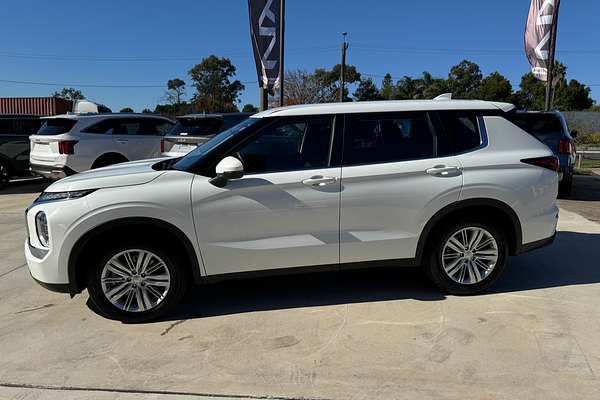 2023 Mitsubishi Outlander ES ZM