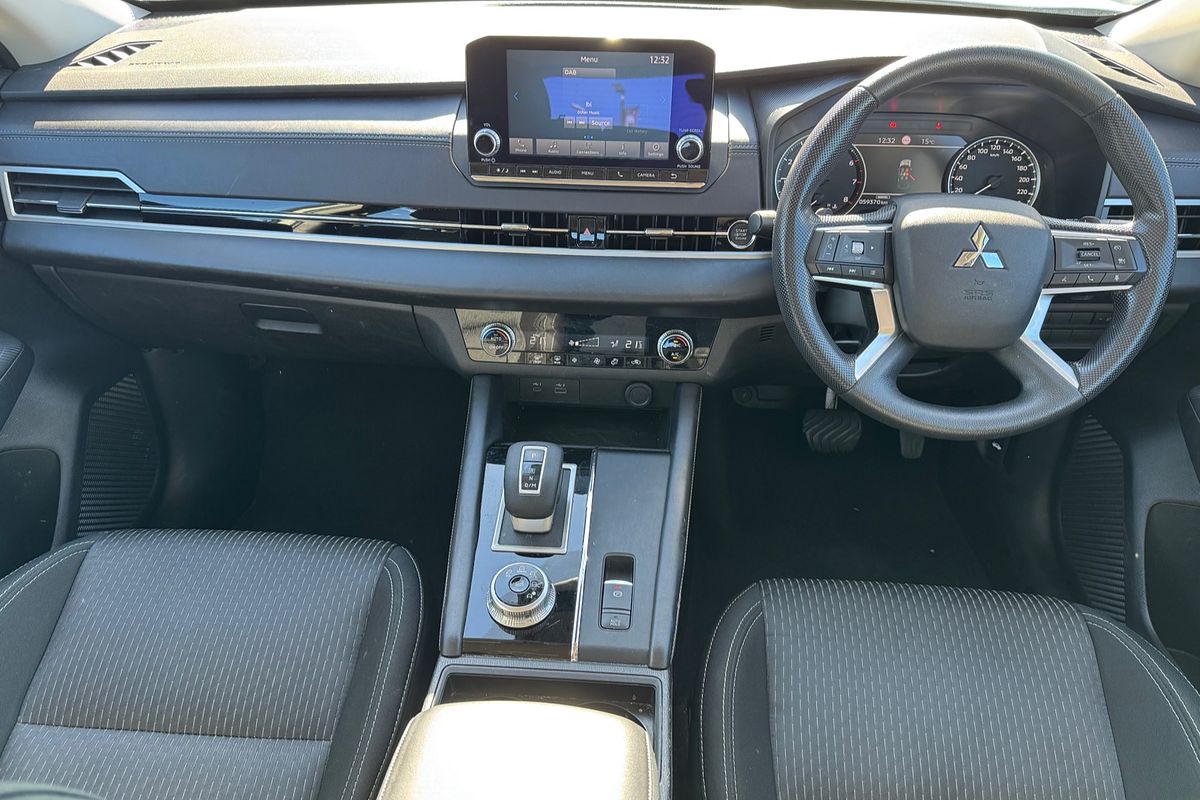 2023 Mitsubishi Outlander ES ZM
