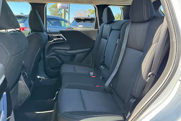 2023 Mitsubishi Outlander ES ZM