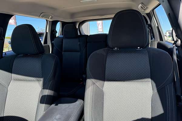 2023 Mitsubishi Outlander ES ZM