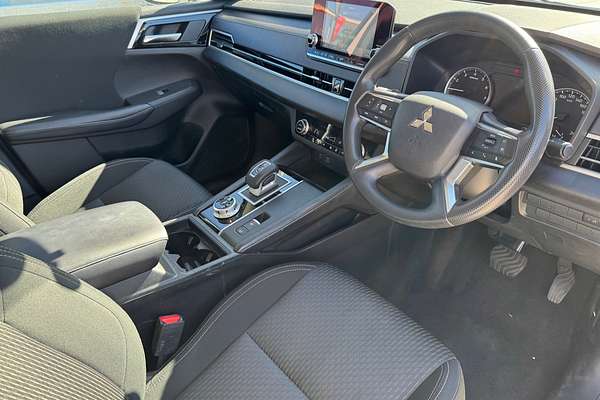 2023 Mitsubishi Outlander ES ZM