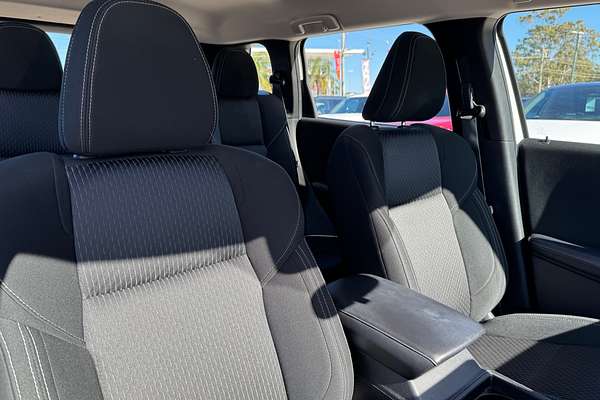 2023 Mitsubishi Outlander ES ZM