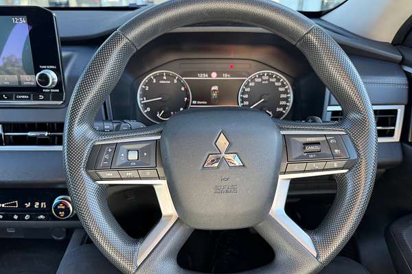 2023 Mitsubishi Outlander ES ZM