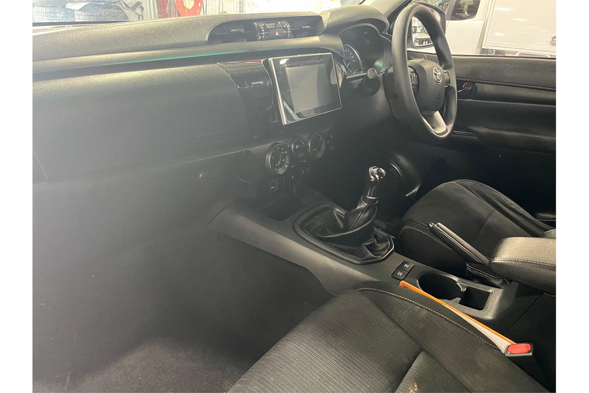 2015 Toyota Hilux SR GUN126R 4X4