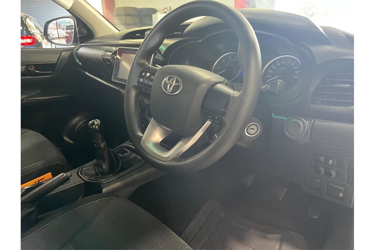 2015 Toyota Hilux SR GUN126R 4X4