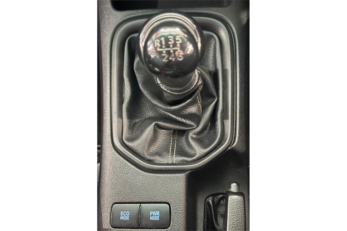 2015 Toyota Hilux SR GUN126R 4X4
