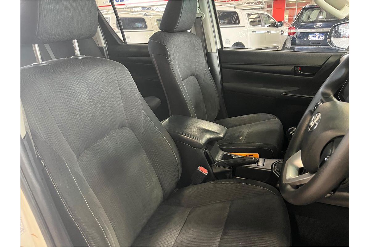 2015 Toyota Hilux SR GUN126R 4X4