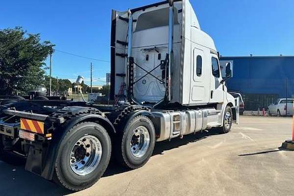2024 Freightliner Cascadia 126