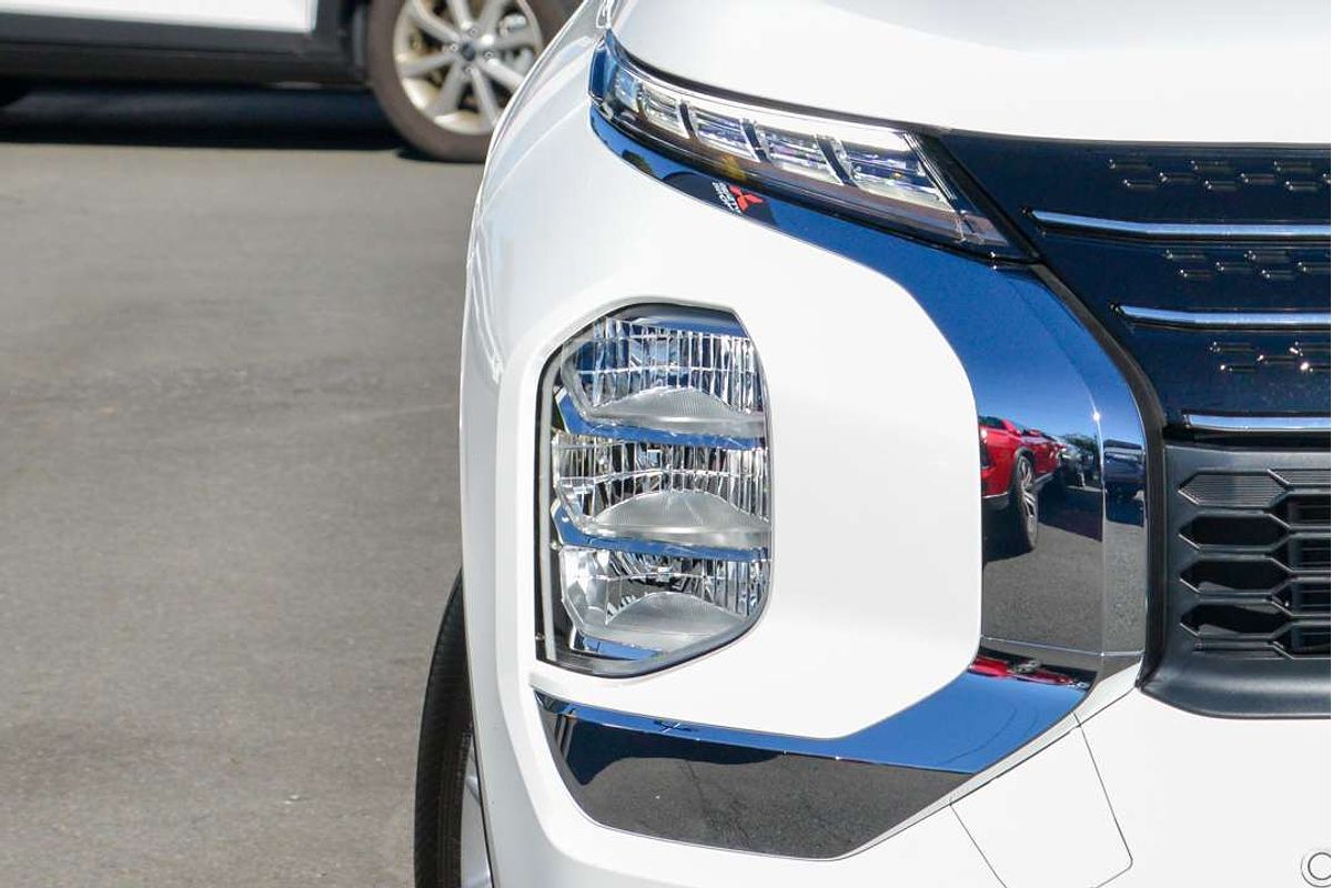 2024 Mitsubishi Outlander ES ZM