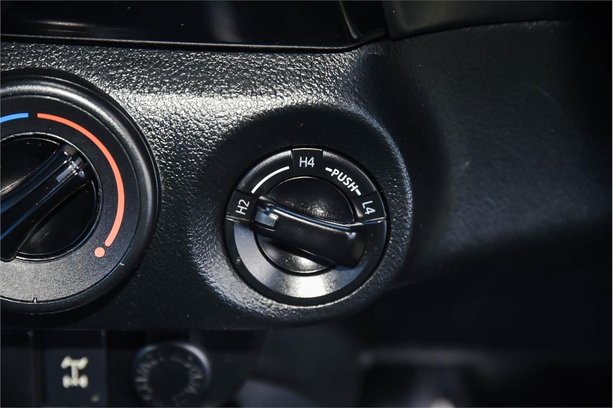 2018 Toyota Hilux SR GUN126R 4X4