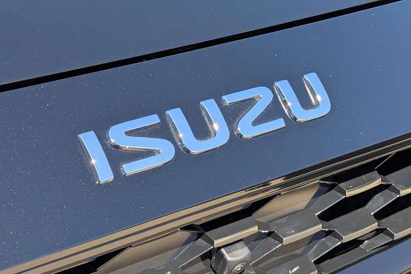 2025 Isuzu MU-X X-TERRAIN