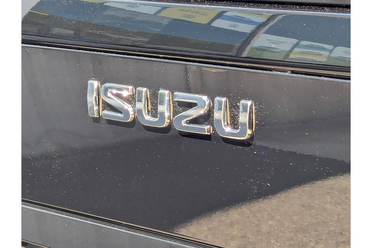 2025 Isuzu MU-X X-TERRAIN