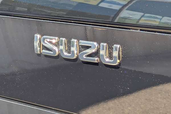 2025 Isuzu MU-X X-TERRAIN