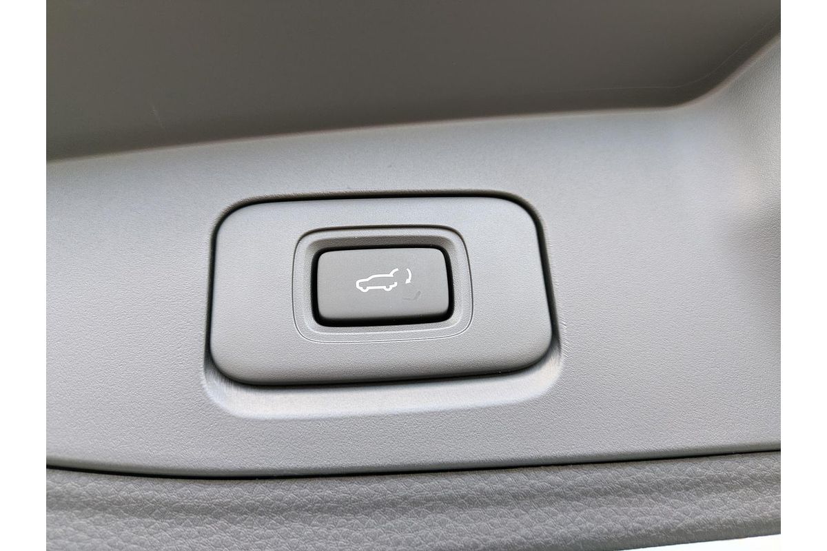 2025 Isuzu MU-X LS-U