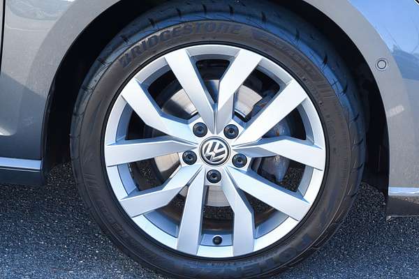 2017 Volkswagen Golf 110TSI Highline 7.5 thumb-4