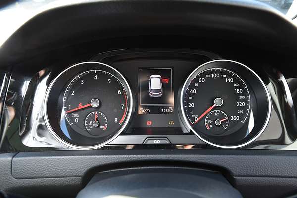 2017 Volkswagen Golf 110TSI Highline 7.5 thumb-11