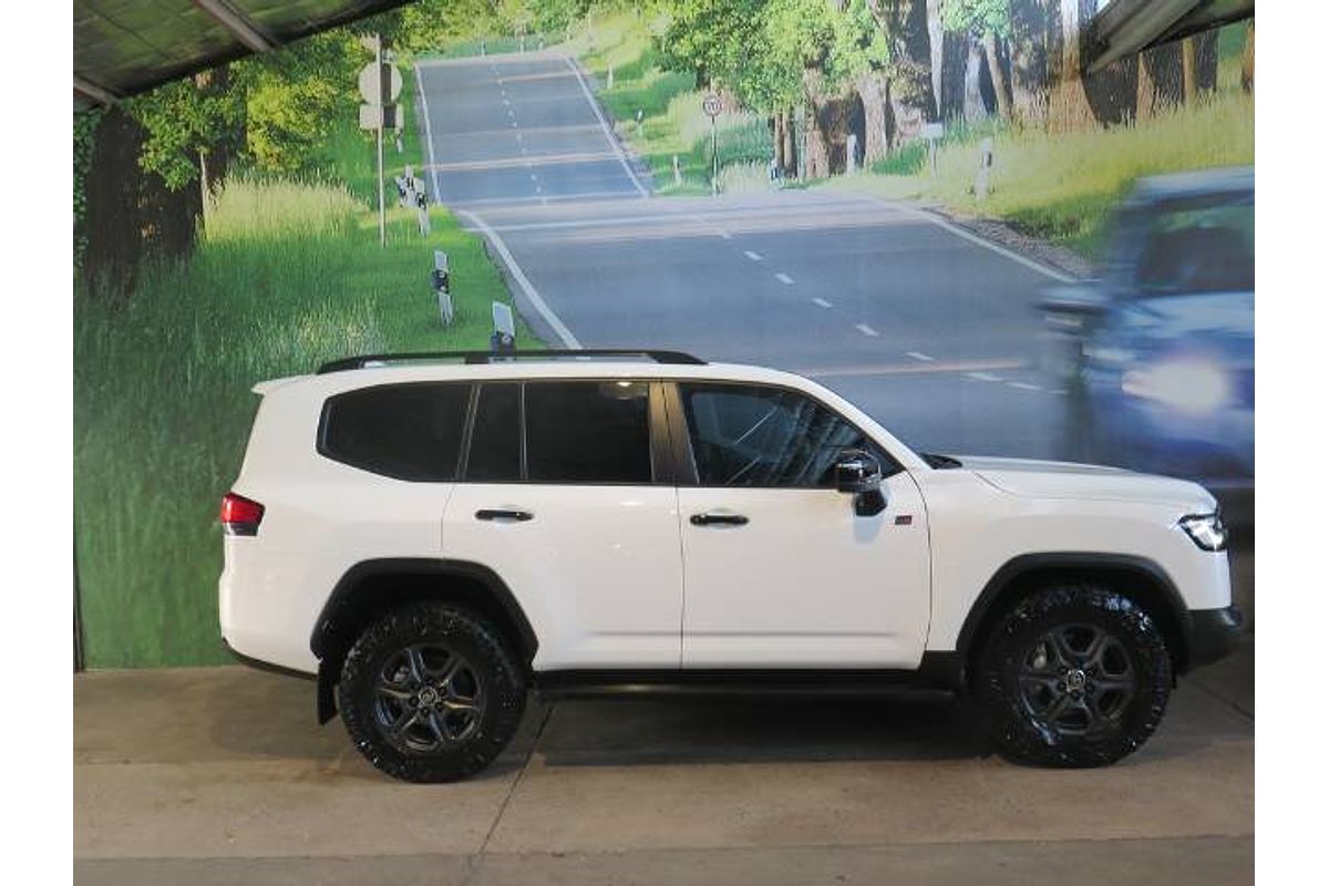 2023 Toyota LANDCRUISER FJA300 GR SPORT