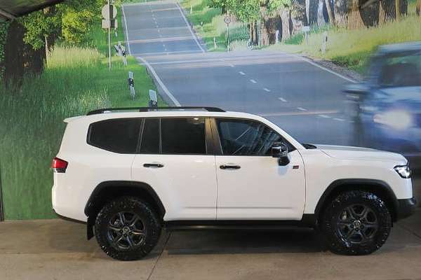 2023 Toyota LANDCRUISER FJA300 GR SPORT