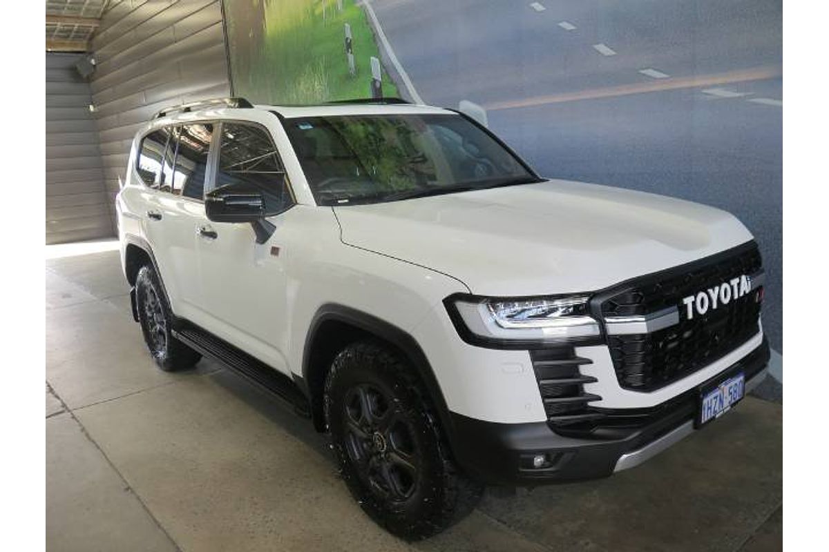 2023 Toyota LANDCRUISER FJA300 GR SPORT