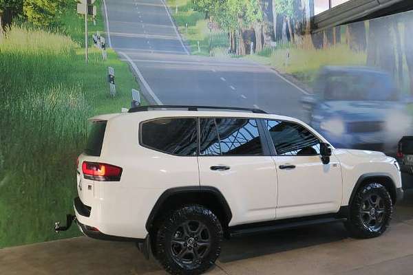 2023 Toyota LANDCRUISER FJA300 GR SPORT