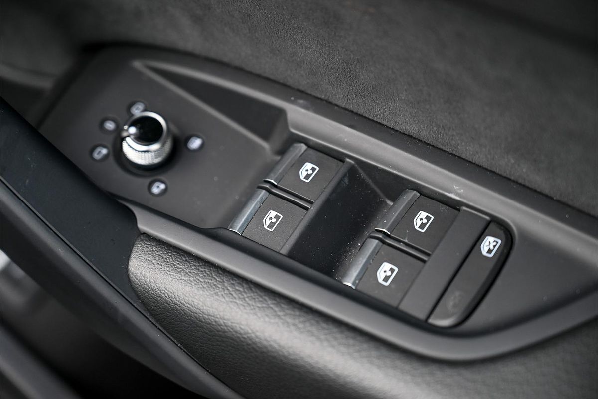 2024 Audi Q5 45 TFSI S line FY