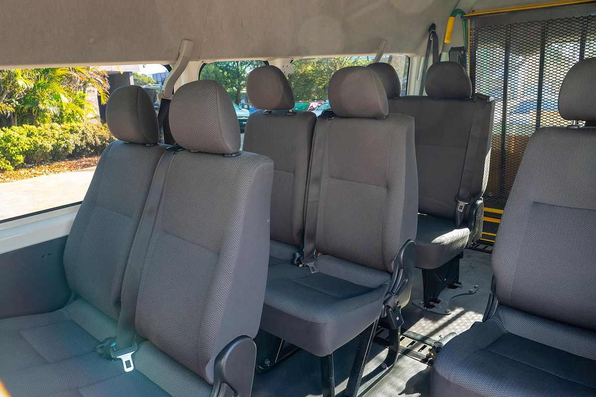 2017 Toyota Hiace Commuter KDH223R