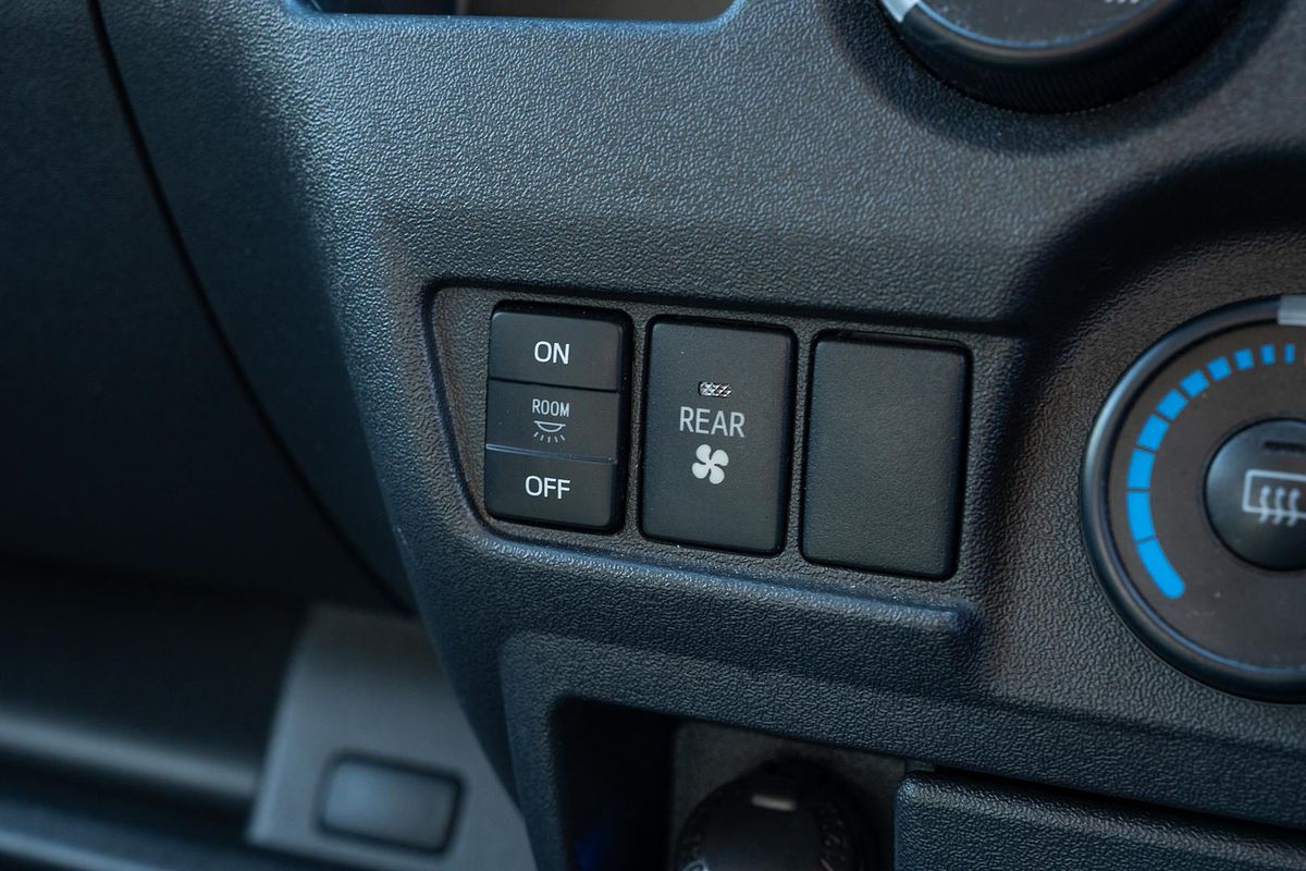 2017 Toyota Hiace Commuter KDH223R