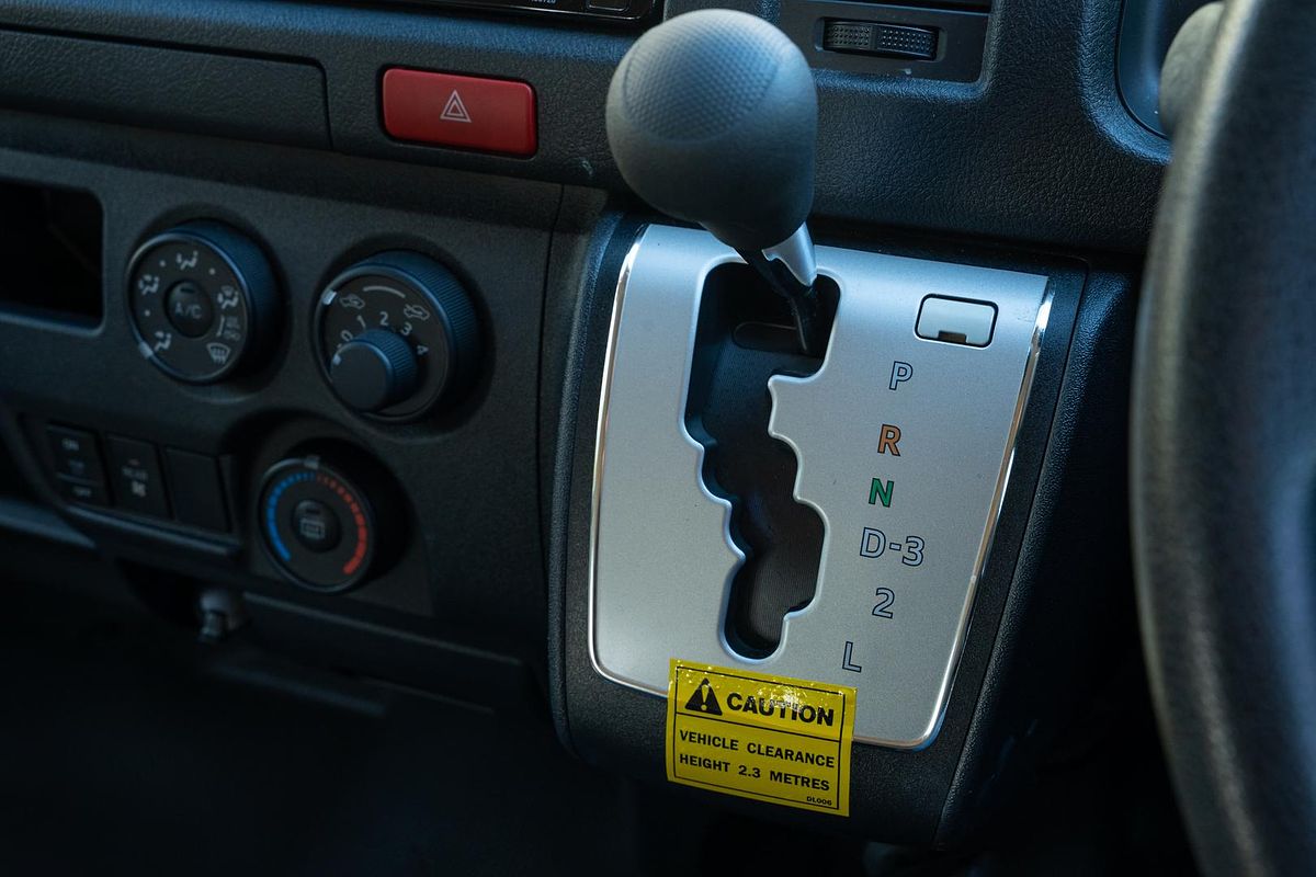 2017 Toyota Hiace Commuter KDH223R