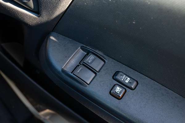 2017 Toyota Hiace Commuter KDH223R