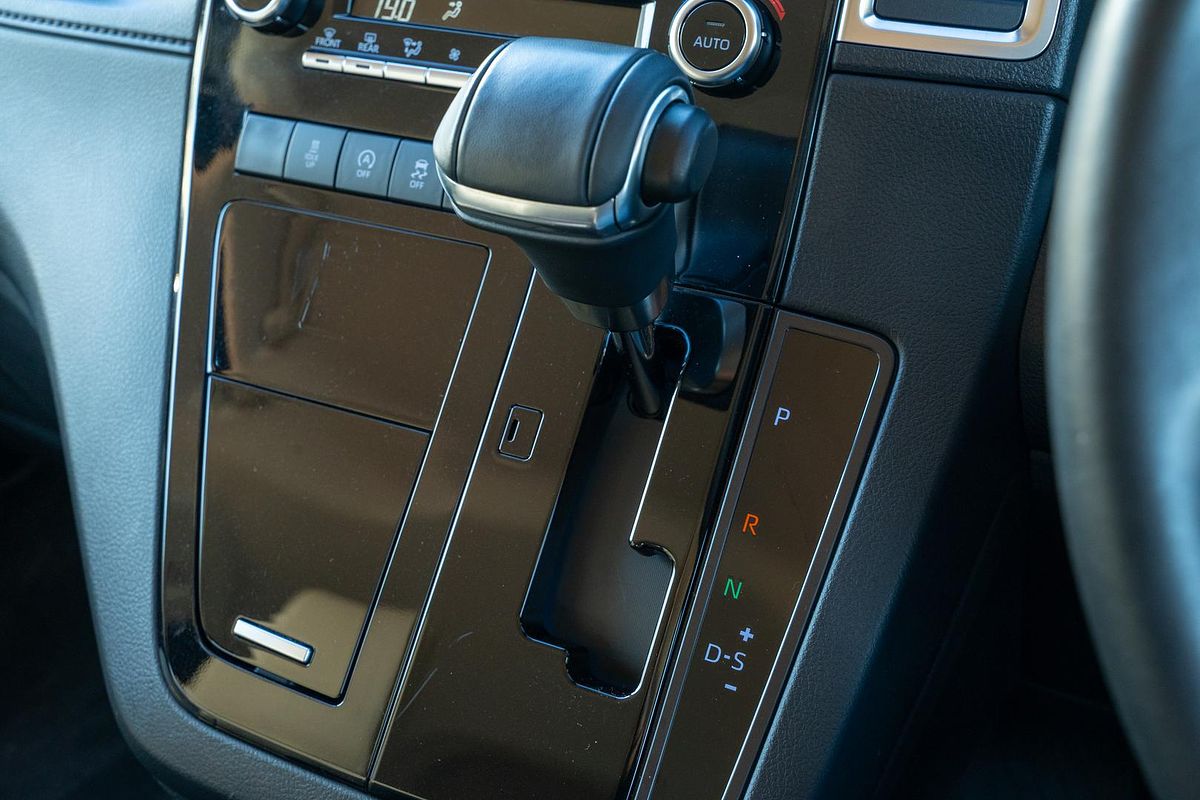 2024 Toyota Granvia VX GDH303R