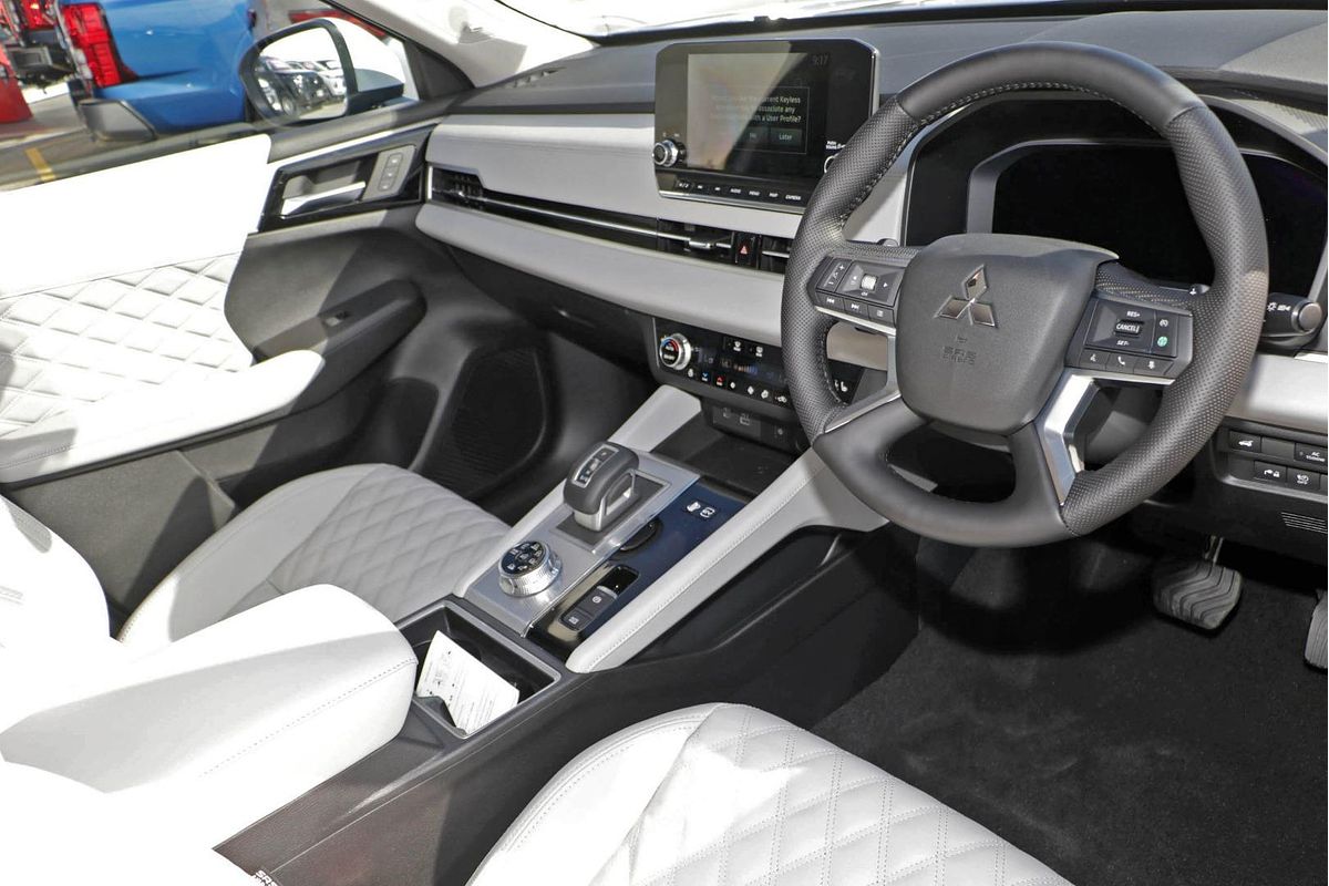 2025 Mitsubishi Outlander PHEV Exceed ZM
