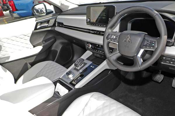 2025 Mitsubishi Outlander PHEV Exceed ZM