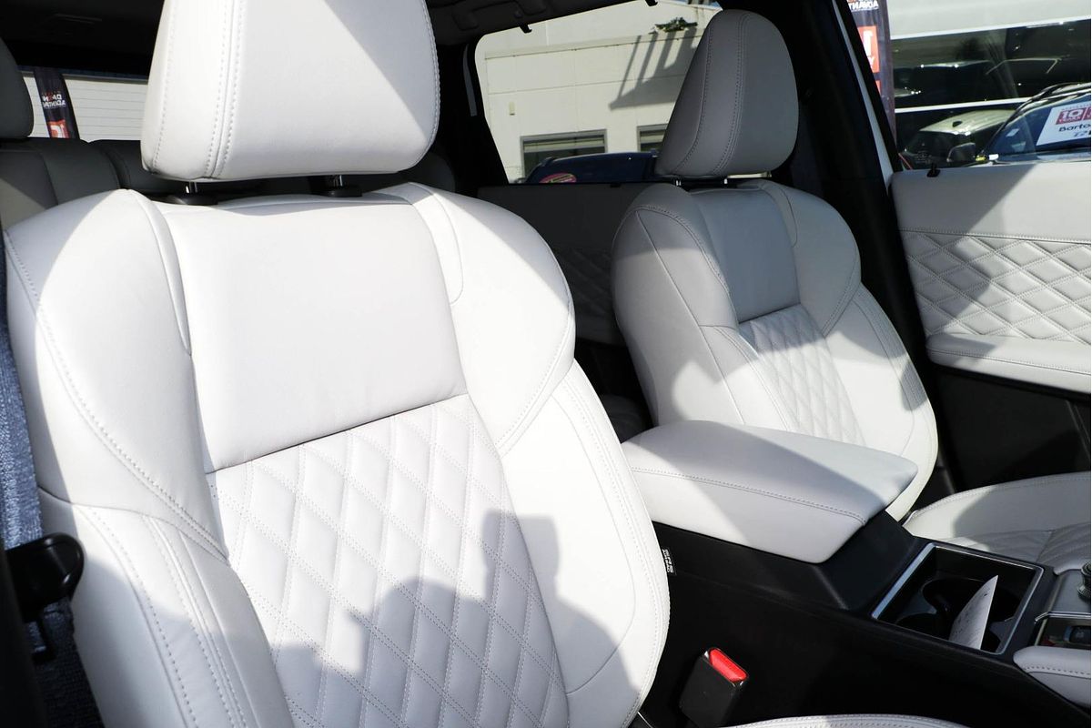 2025 Mitsubishi Outlander PHEV Exceed ZM